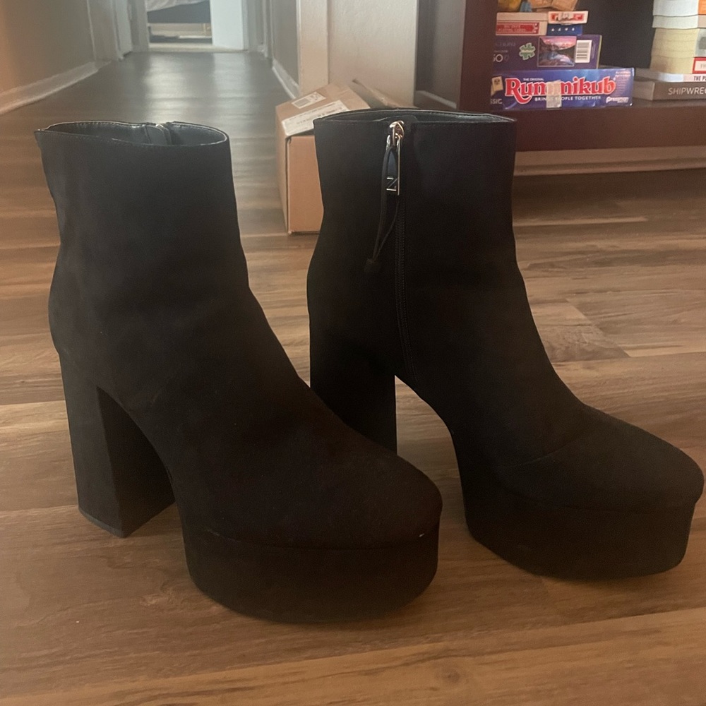 Black platform Zara boots